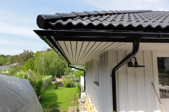 Black concreet roofs
